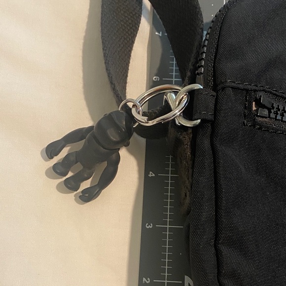 Stylish Black Crossbody Bag - Picture 4 of 6